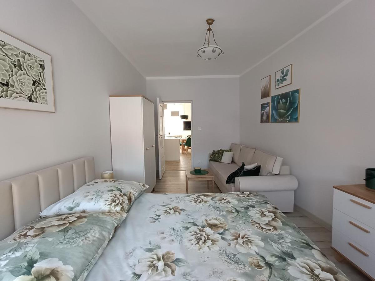 Szmaragdowy Apartament Przy Ulicy Opolskiej ทานอฟสเก กูเร ภายนอก รูปภาพ