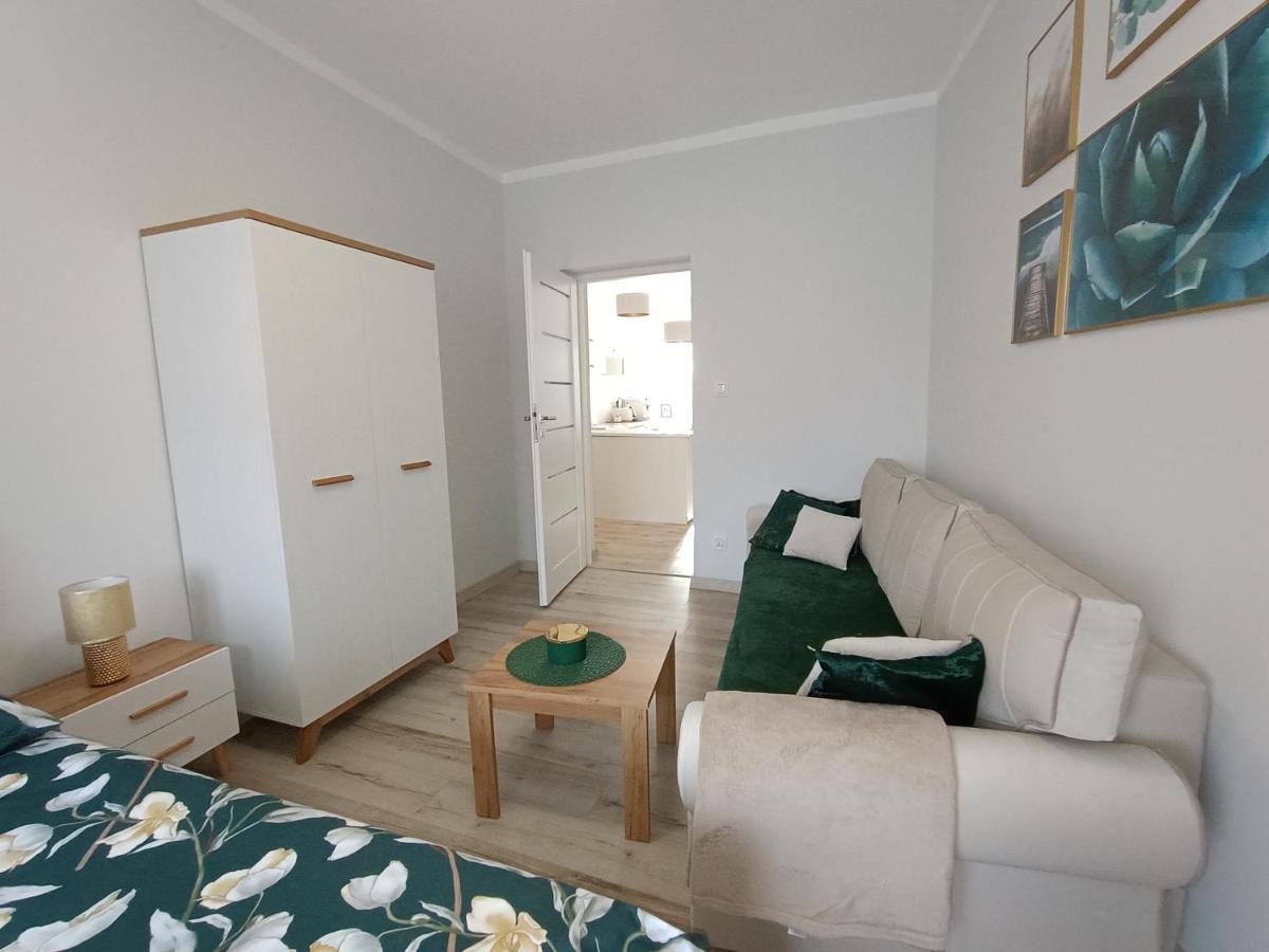 Szmaragdowy Apartament Przy Ulicy Opolskiej ทานอฟสเก กูเร ภายนอก รูปภาพ