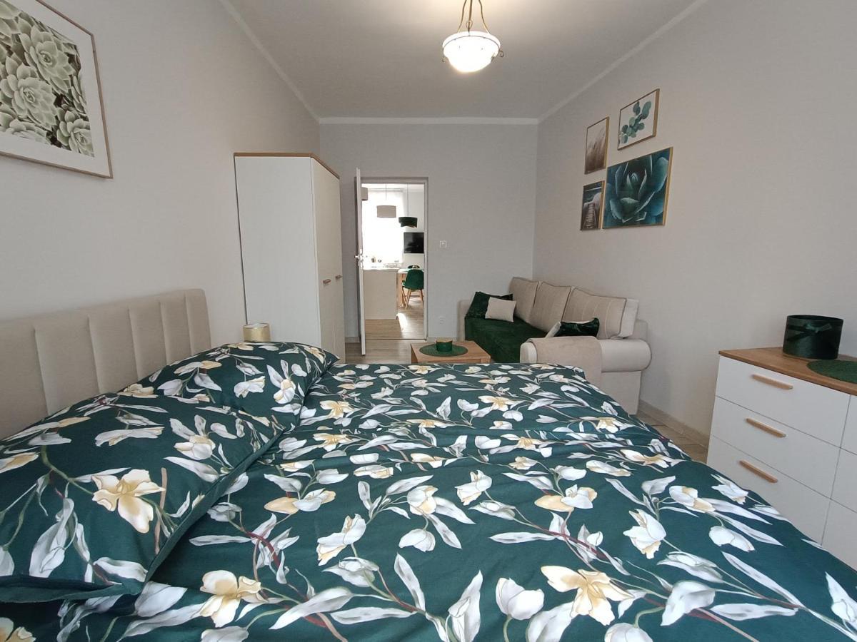 Szmaragdowy Apartament Przy Ulicy Opolskiej ทานอฟสเก กูเร ภายนอก รูปภาพ